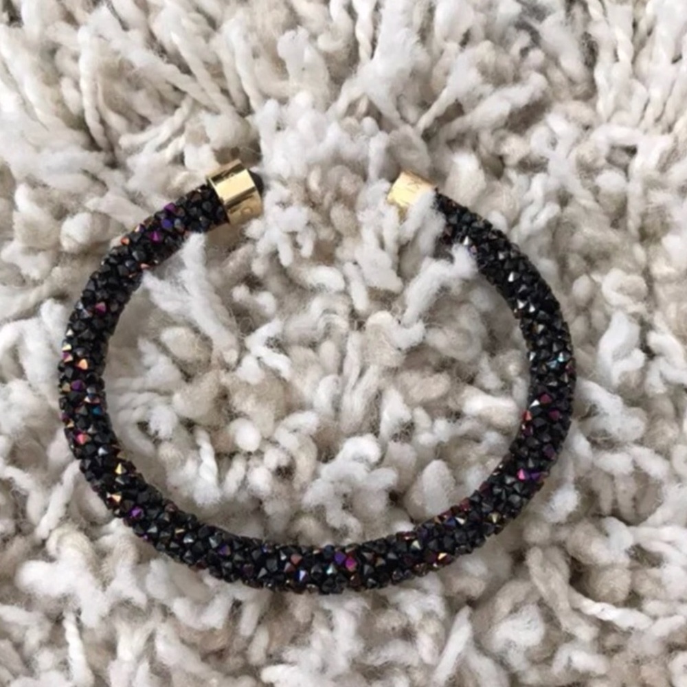 ISO Swarovski iridescent black